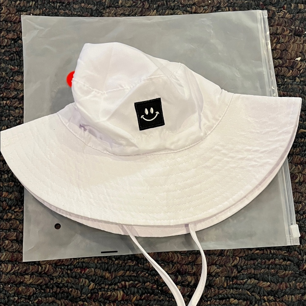 Charming White Kids Sun Hat with Smiley Patch 0-6 Months